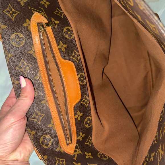 Authentic Louis Vuitton Large Purse Used Pre owned condition with flaws vintage - Picture 7 of 8